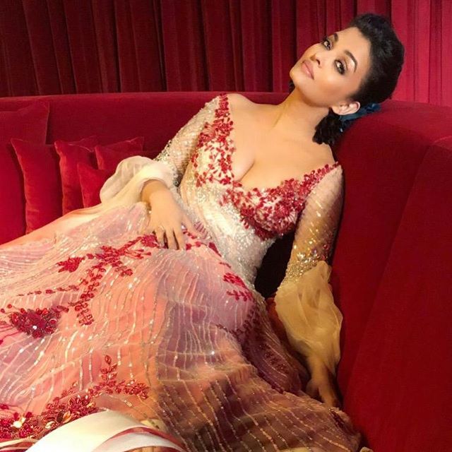 Aishwarya Rai Hot Photoshoot Poses Navel Queens