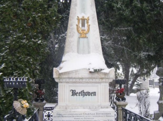 Бетховен похоронен. Могила Бетховена в Вене. Могила Бетховена 2022. Могила Бетховена в Вене фото.