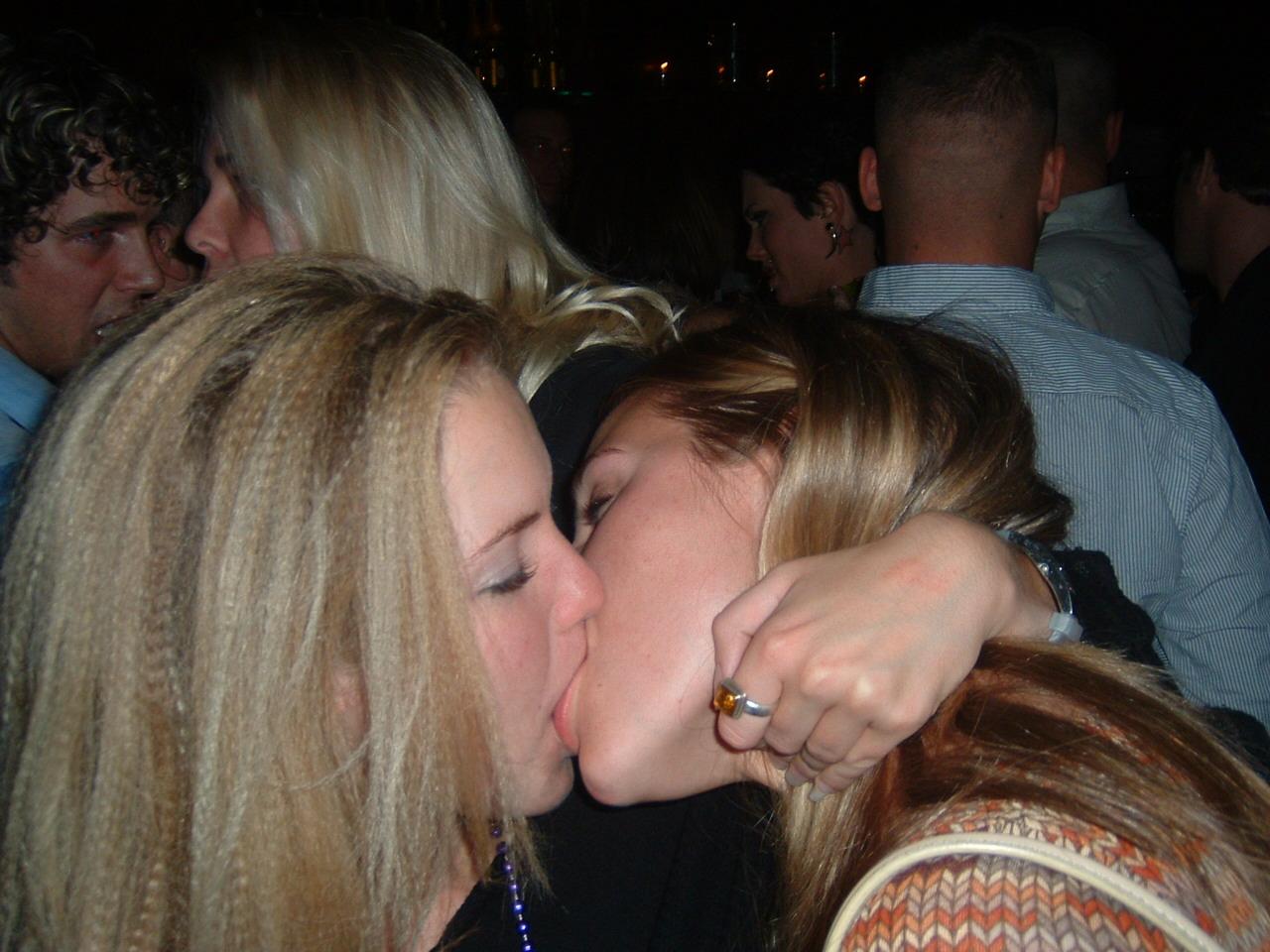 Nichlmao girlfriend kiss