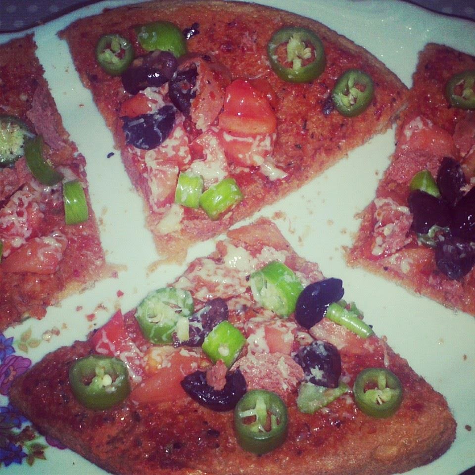 Nazlı�nın Mutfağı tavada pratik ekmek pizzası