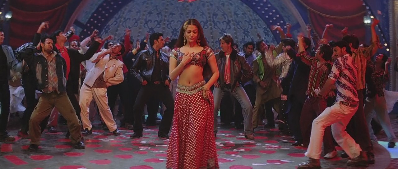 Aishwarya Rai sexy navel in kajra re song HD