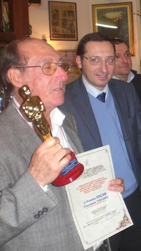 Il Poeta e Scrittore Francesco TUSCANO con l'OSCAR .. Vince il 1° Super OSCAR.. 14-12-2013!