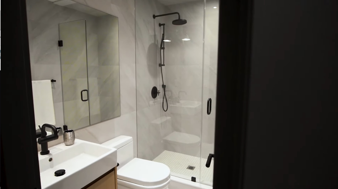 40 Interior Design Photos vs. 10 Second St, Toronto Luxury Home Tour