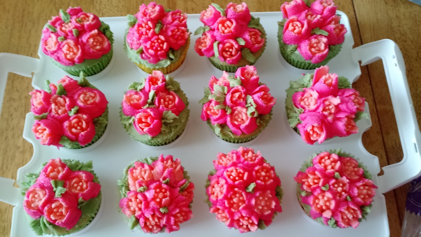 Juli Jacklin's Cupcakes Practicing with New Russian Piping Tips