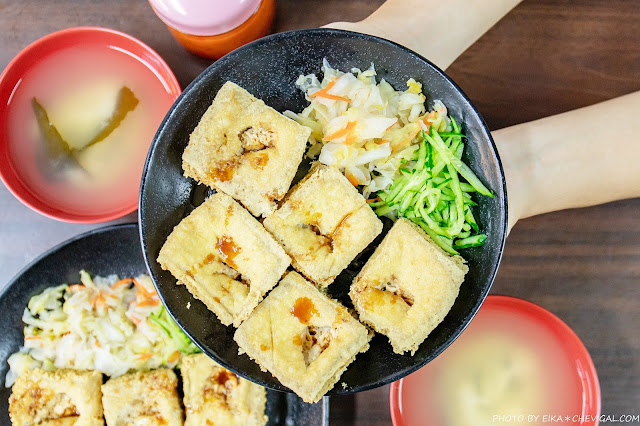 台中│濃鄉臭豆腐,口感香酥細緻好迷人,內用還有免費熱湯與飲料讓你喝到飽! 濃鄉臭豆腐,台中小吃,免費熱湯,免費飲料,臭豆腐,大智路美食,台中夜市,台中,東區