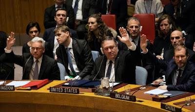 Foto del Secretario de Estado norteamericano rodeado de los delegados de Reino Unido y de Bélgica durante la votación del orden del día del Consejo de Seguridad durante el pasado 26 de enero del 2019. Foto extraída de artículo de prensa de El Comercio.
