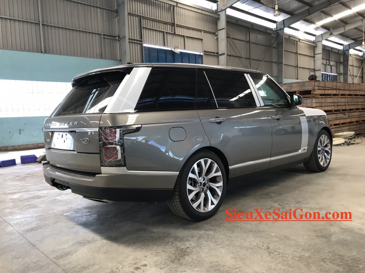 Mẫu Động Cơ 3.0 V6 Range Rover Phiên Bản Dài LWB Autobiography 2018 Model 2019 Giao Ngay Giá Bao Nhieu Tiền - màu silicon silver ánh kim bạc