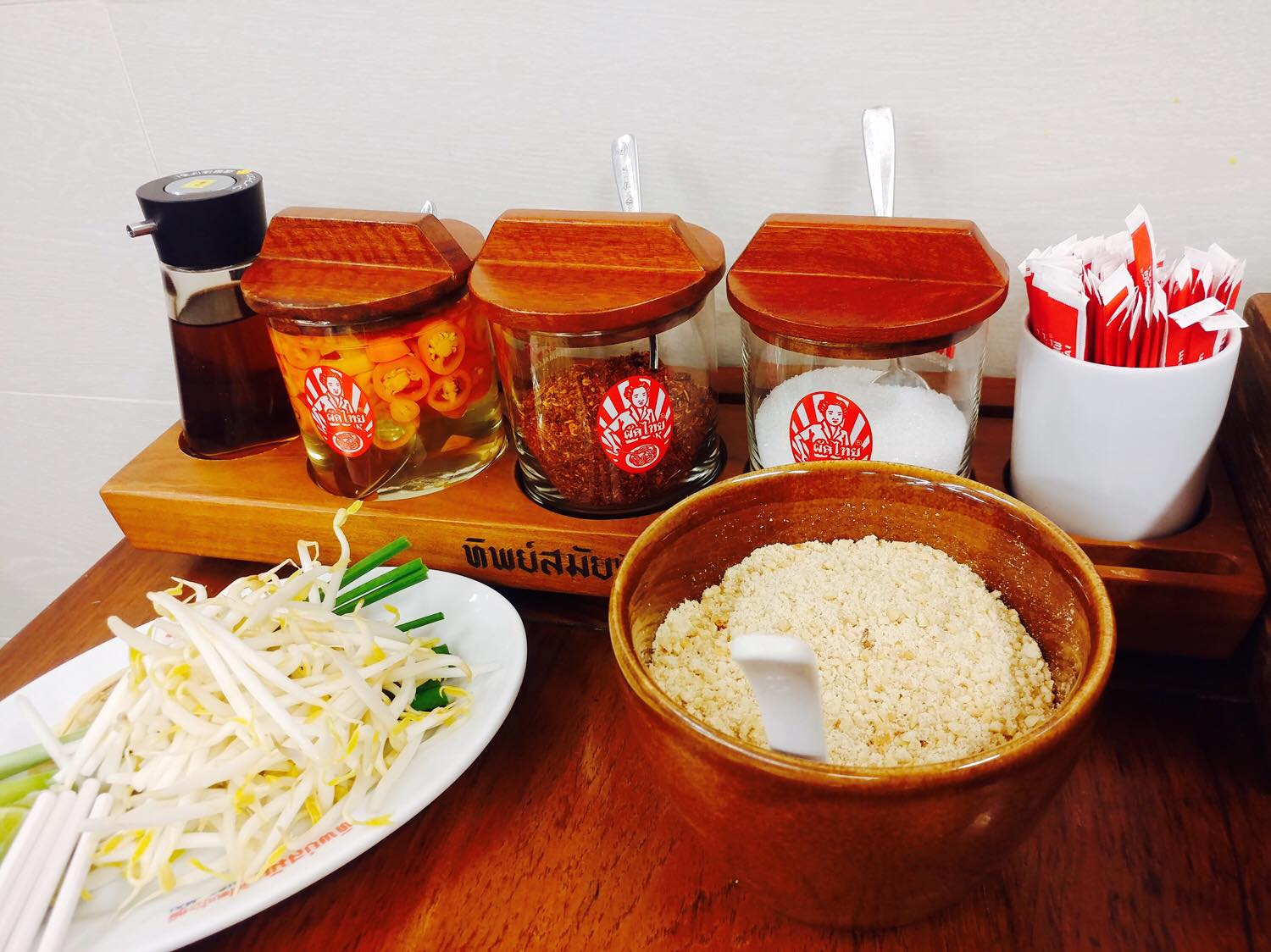 Pad Thai Thip Samai (Pad Thai Pratu Pi) ผัดไทยทิพย์สมัย (ผัดไทยประตูผี