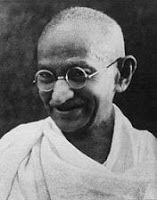 Gandhi, Mahatma  "¡Salgan de la India!"