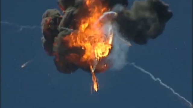 самолет взорвался в воздухе