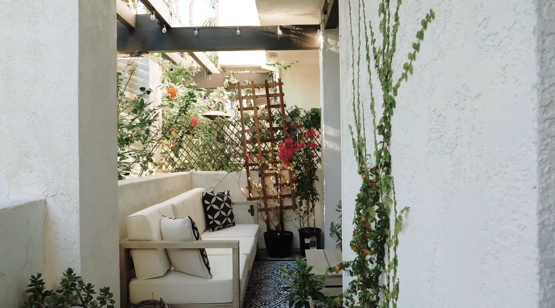 27 Interior Design Photos vs. Tour Luxury Townhouse Near Palisades Village, CA