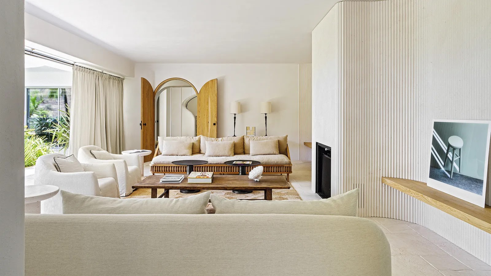 Stocky Ceramics Take on a Soft Touch Thanks to a Watercolor-Like Approach