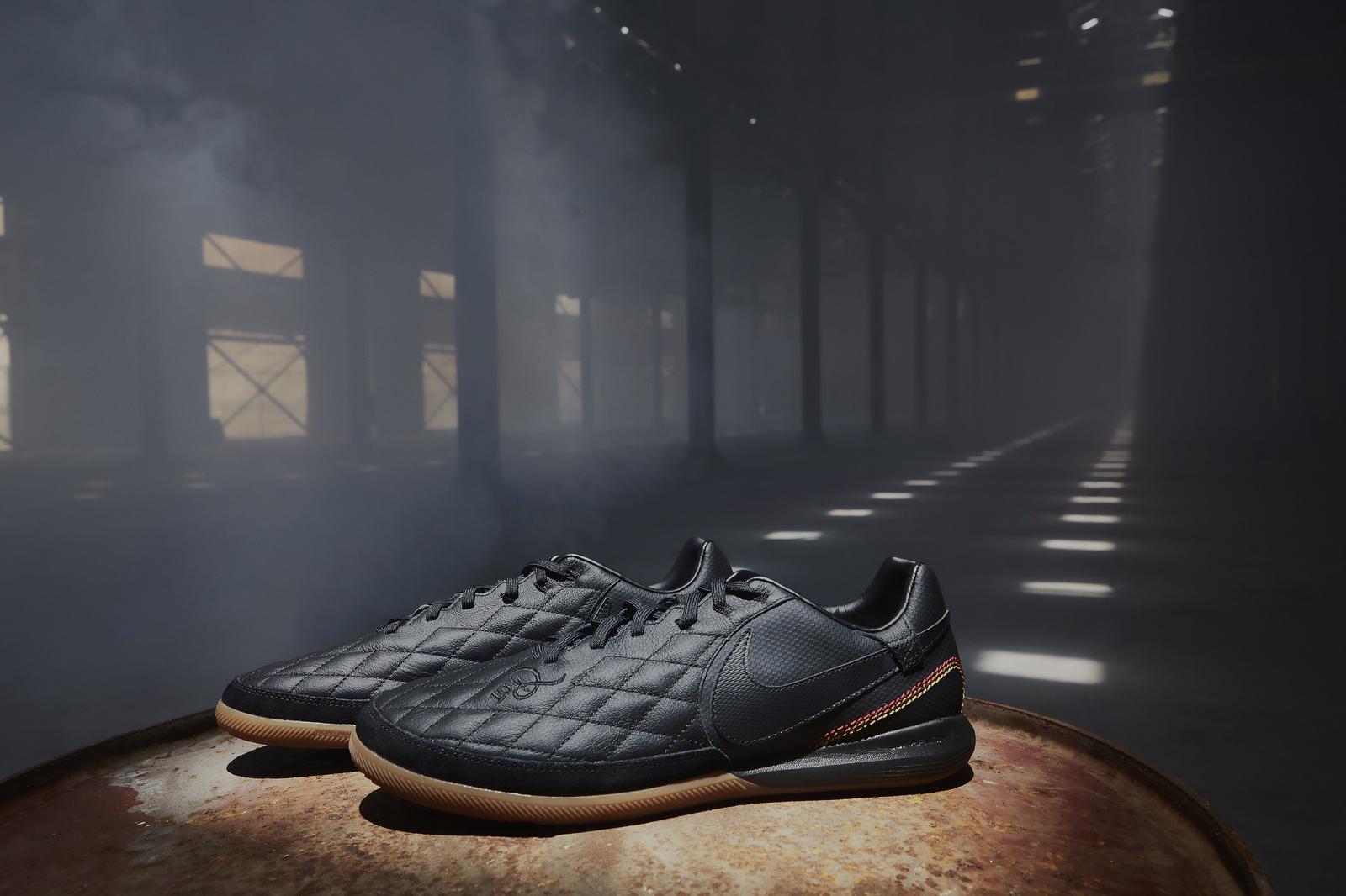 Verplaatsing Tweet sectie Black Nike TiempoX Finale 10R Ronaldinho 'Paris' Indoor and Turf Boots  Released - Footy Headlines