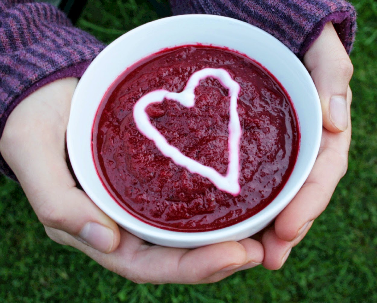 Bright, earthy and full of nutrients, this beetroot and roasted red pepper soup is the perfect way to start the autumn months!