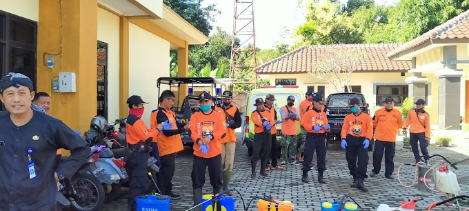 Rescue SENKOM Mitra Polri bersama potensi Relawan mengadakan penyemprotan Desinfektan di Kecamatan Kerjo.