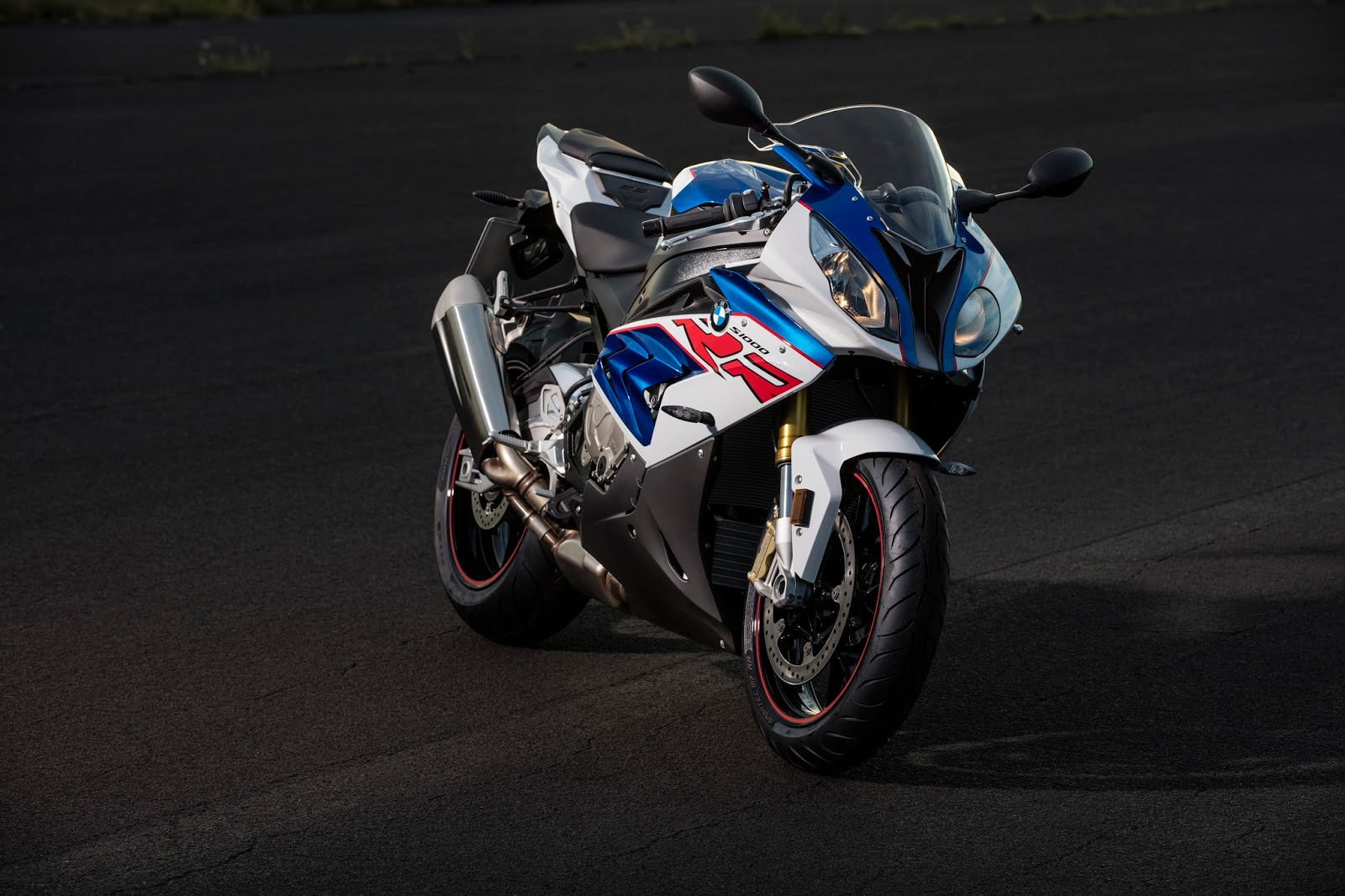 BMW MOTORRAD UK.: EVOLUTION CONTINUES FOR BMW S 1000 R AND S 1000 RR