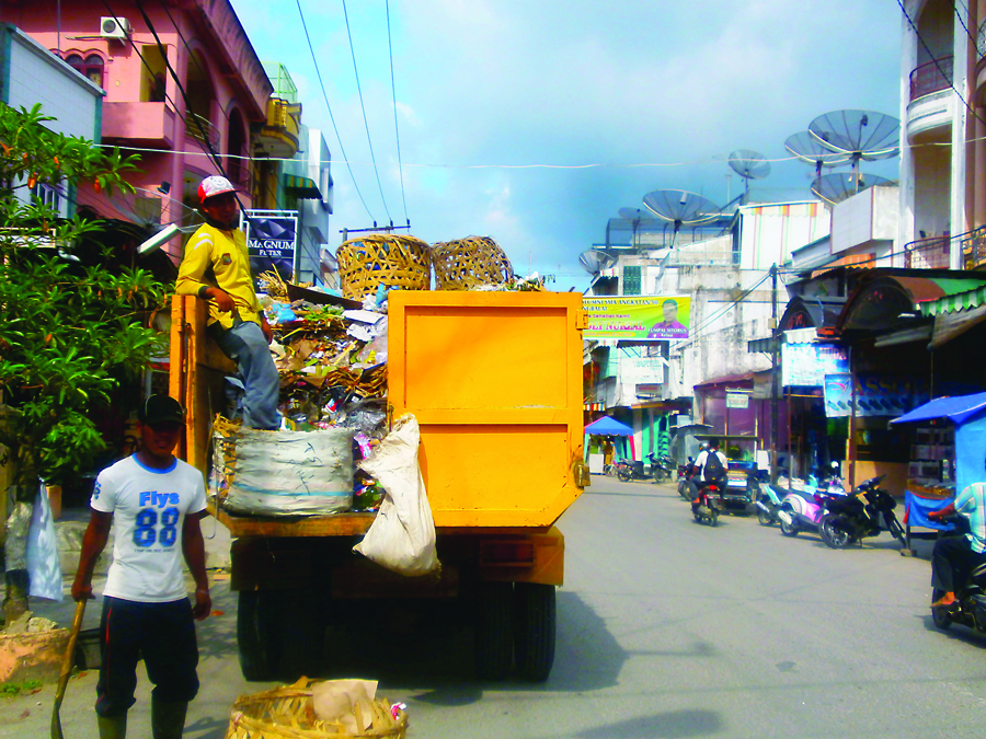 Petugas kebersihan sampah di Kota Tanjungbalai Petugas kebersihan sampah di Kota Tanjungbalai
