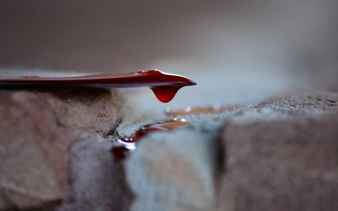 Αθωώθηκε 20χρονη που μαχαίρωσε και σκότωσε τον πατέρα της, που την κακοποιούσε