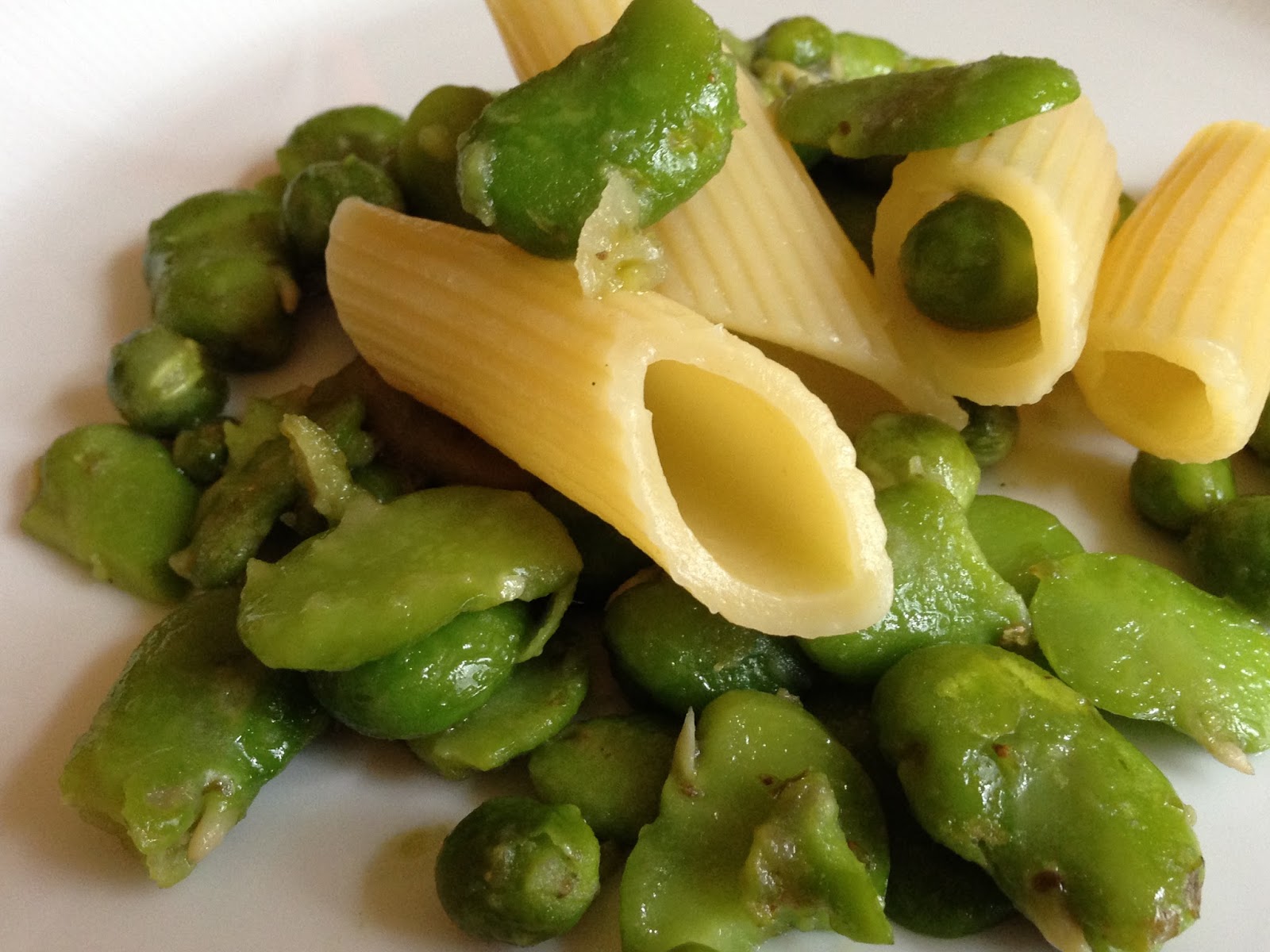 PASTA CON FAVE E PISELLI