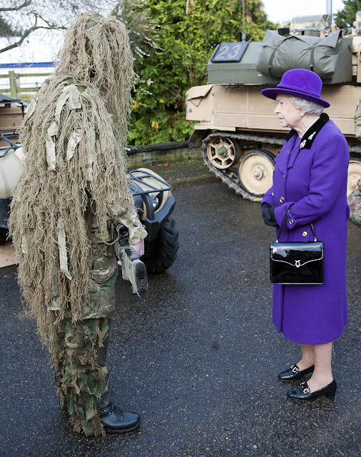 Pics and Wallpaper Queen Elizabeth chats with a special forces sniper in full camo