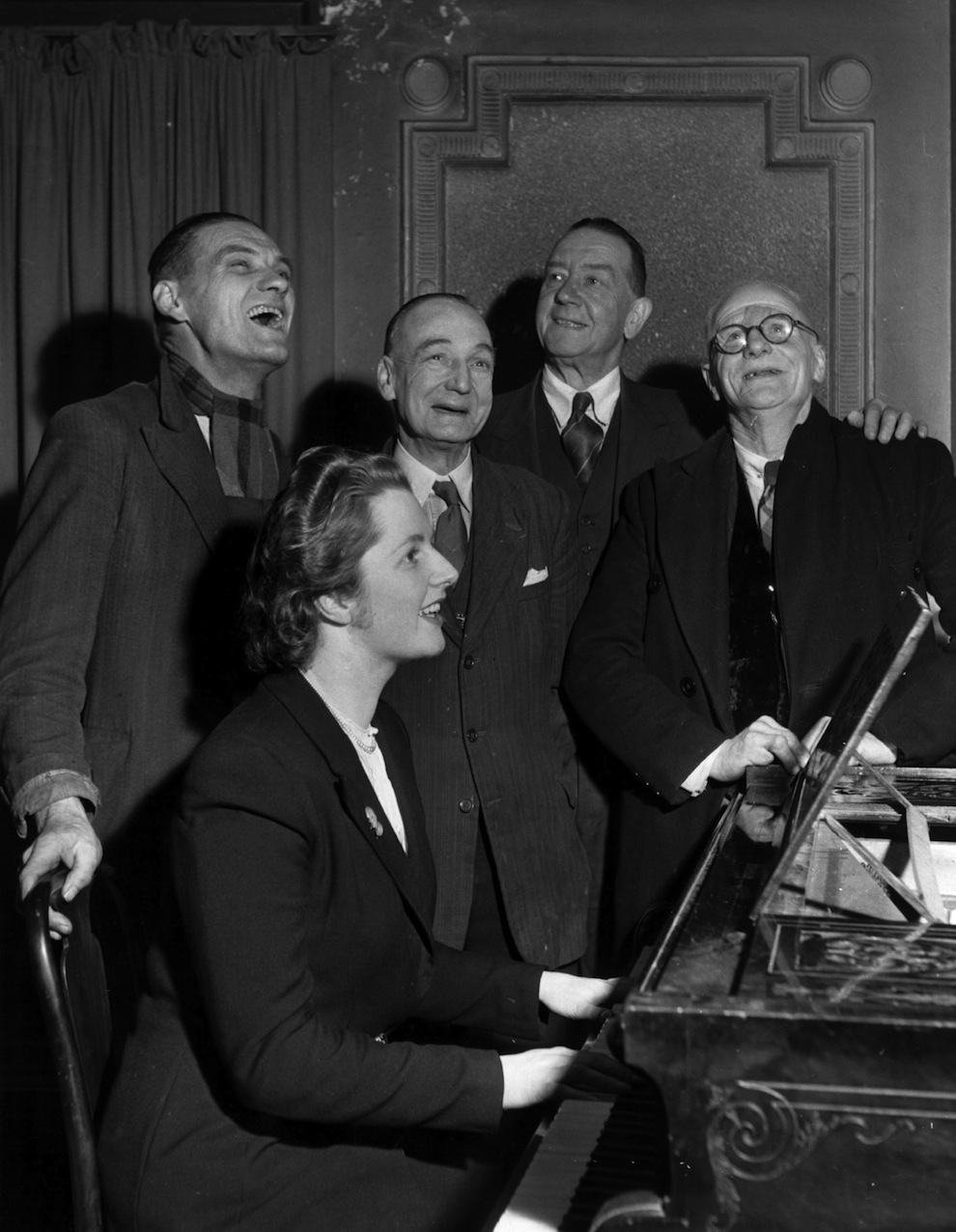 15 Vintage Photos Of Margaret Thatcher As A Young Woman In The 1950s Vintage Everyday