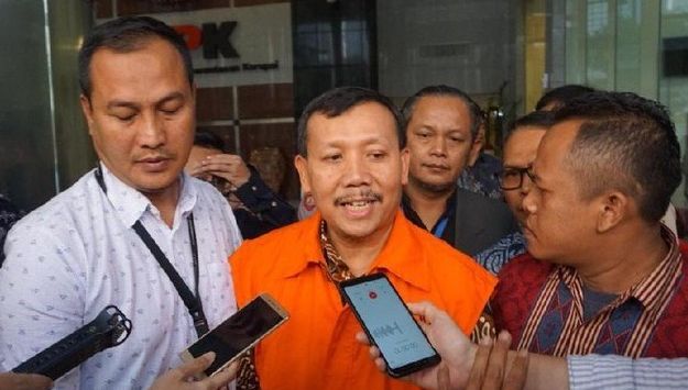 Sekda Pemprov Jabar Resmi Ditahan KPK Sekda Pemprov Jabar Resmi Ditahan KPK