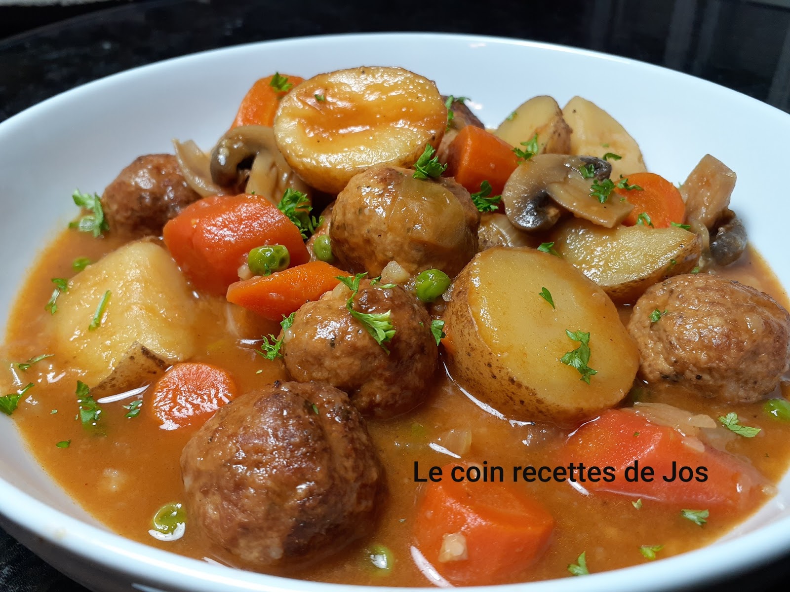 Le coin recettes de Jos RAGOÛT DE BOULETTES ULTRA RÉCONFORTANT Le coin recettes de Jos RAGOÛT DE BOULETTES ULTRA RÉCONFORTANT