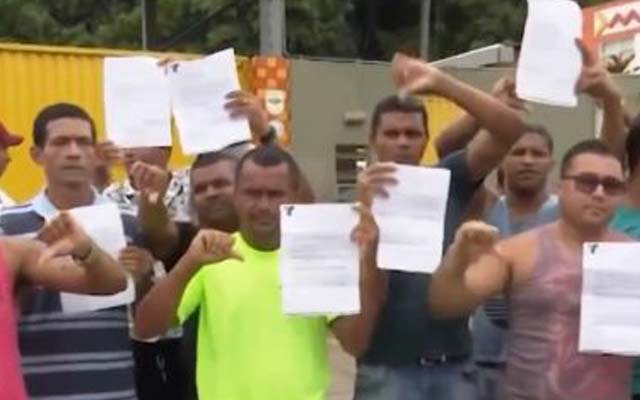 Em Ilhéus, rodoviários protestam após demissão de empresa de transporte público