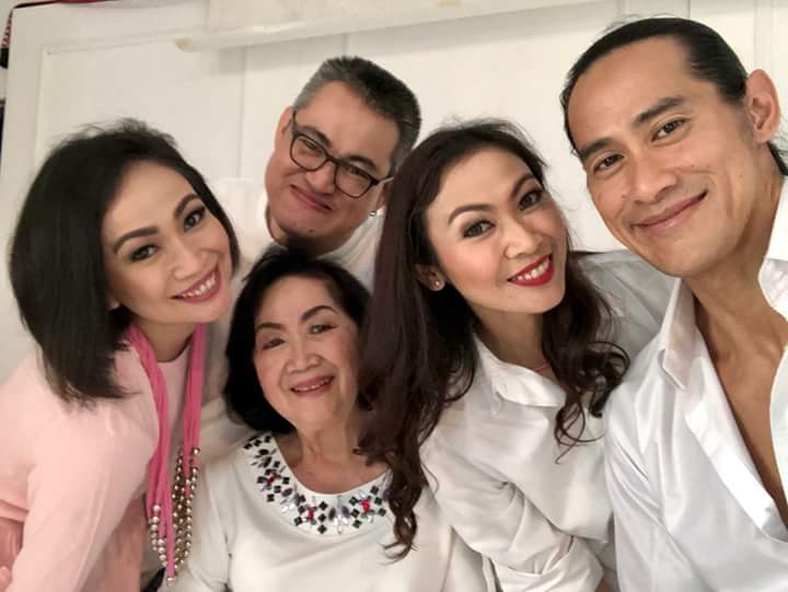 Amboun Muaniez�se ADE RAI FAMILY ( Keluarga Ade Rai )