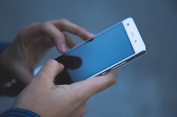 Cara Mengatasi Layar Sentuh Bergaris Di HP Android Cara Mengatasi Layar Sentuh Bergaris Di HP Android