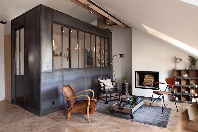 A Parisian attic with industrial atmosphere