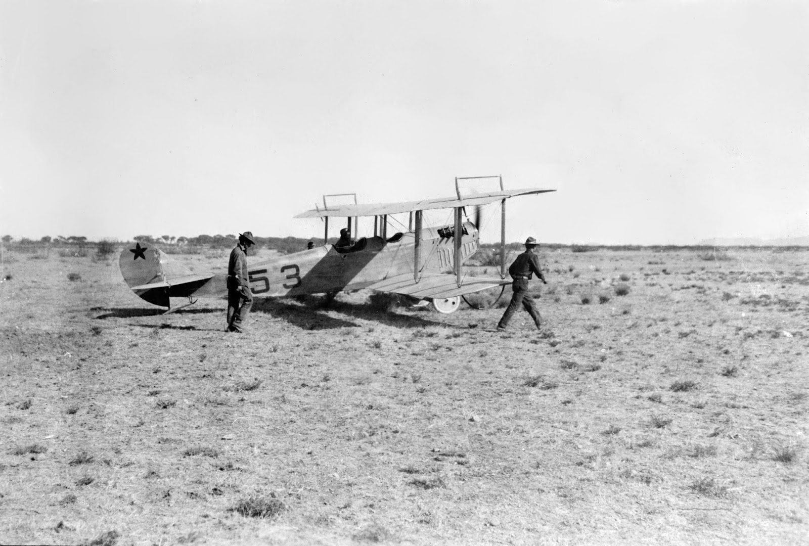 Curtiss_JN-3_at_Casa_Grandes_1916.jpg