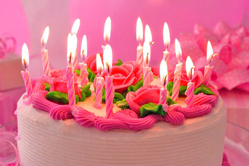 gâteau d'anniversaire rose