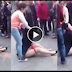بالفيديو في العاصمة مرأة تجرد عشيقة زوجها و تضربها في شارع الحبيب بورقيبة 