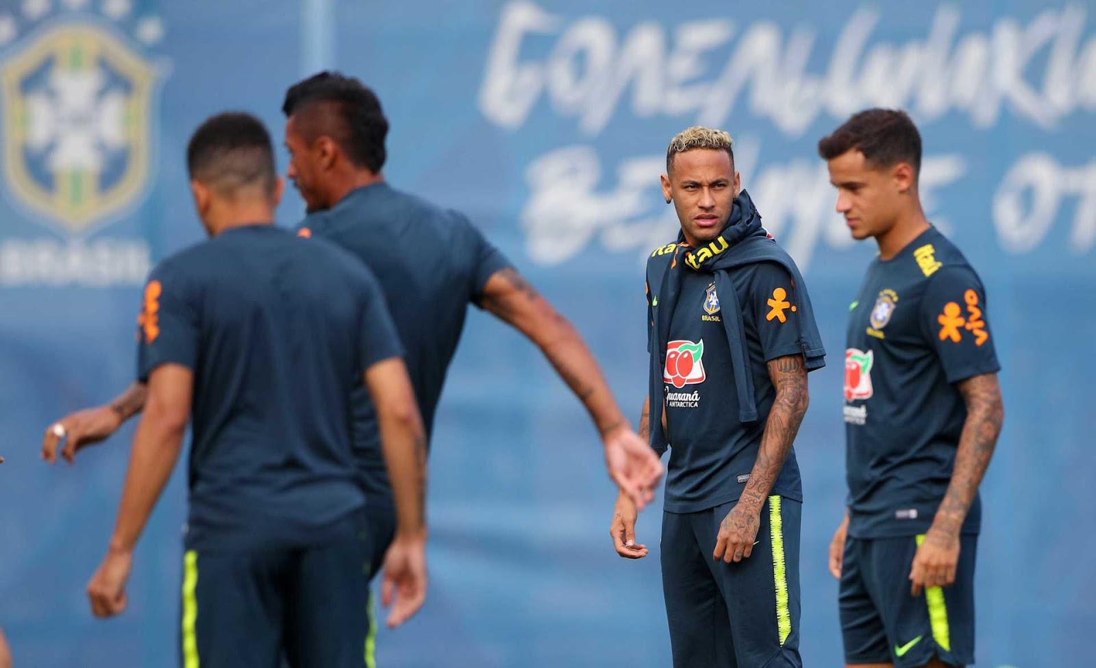 Neymar deixa treino mancando após 10 minutos de atividade