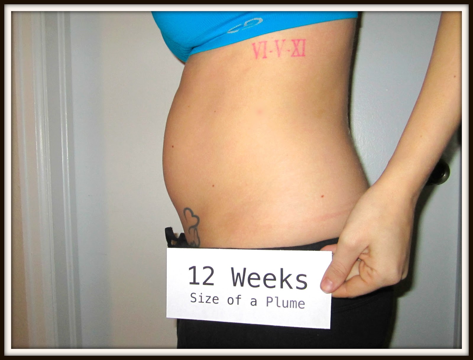 12 неделя тошнота. Pregnant 12 weeks. 12 Week belly. 12 Неделя живот утром.