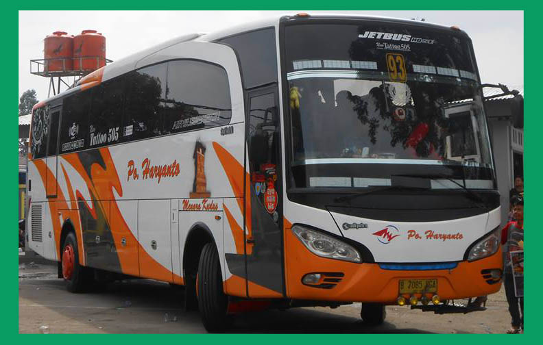 Mengarungi Jalur Puncak: Perjalanan dan Perkembangan Transportasi Bus Jakarta-Bogor
