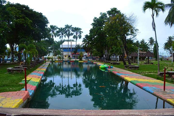 Capilay Spring Park's swimming pool