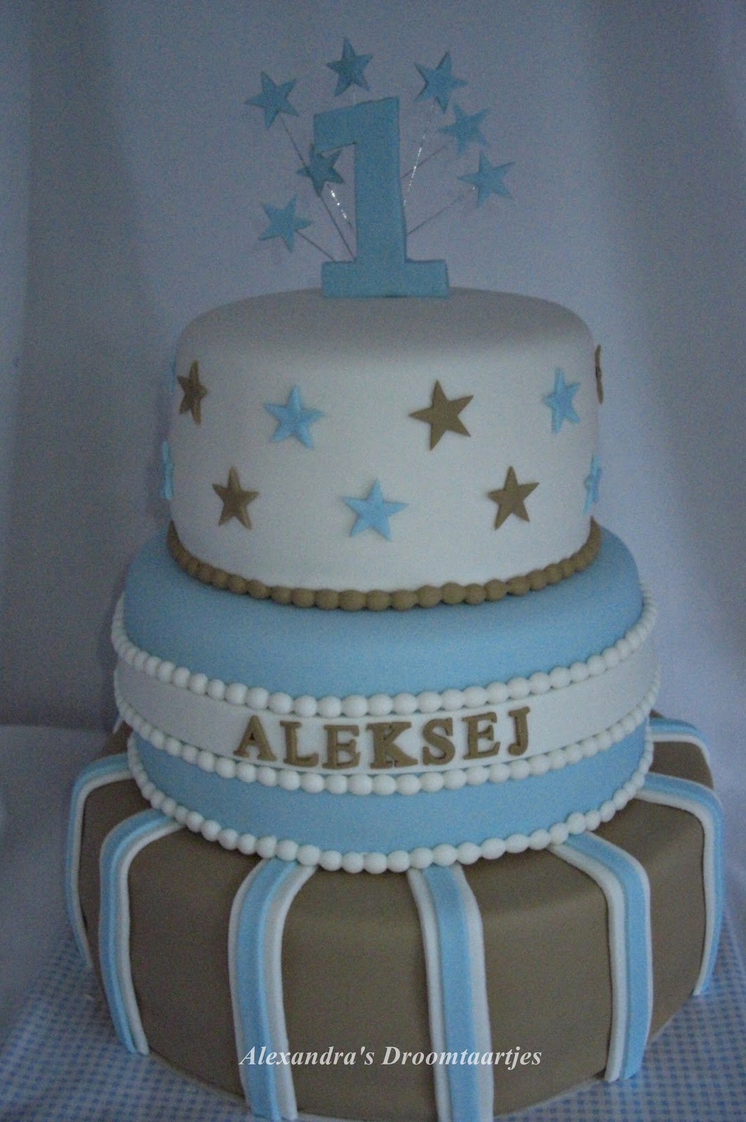 Beste Alexandra's droomtaartjes: Blauw wit bruine taart jongetje 1 jaar WD-26