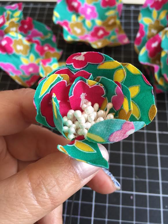 52 Quilters Day 3 How to make realistic flowers out of fabric