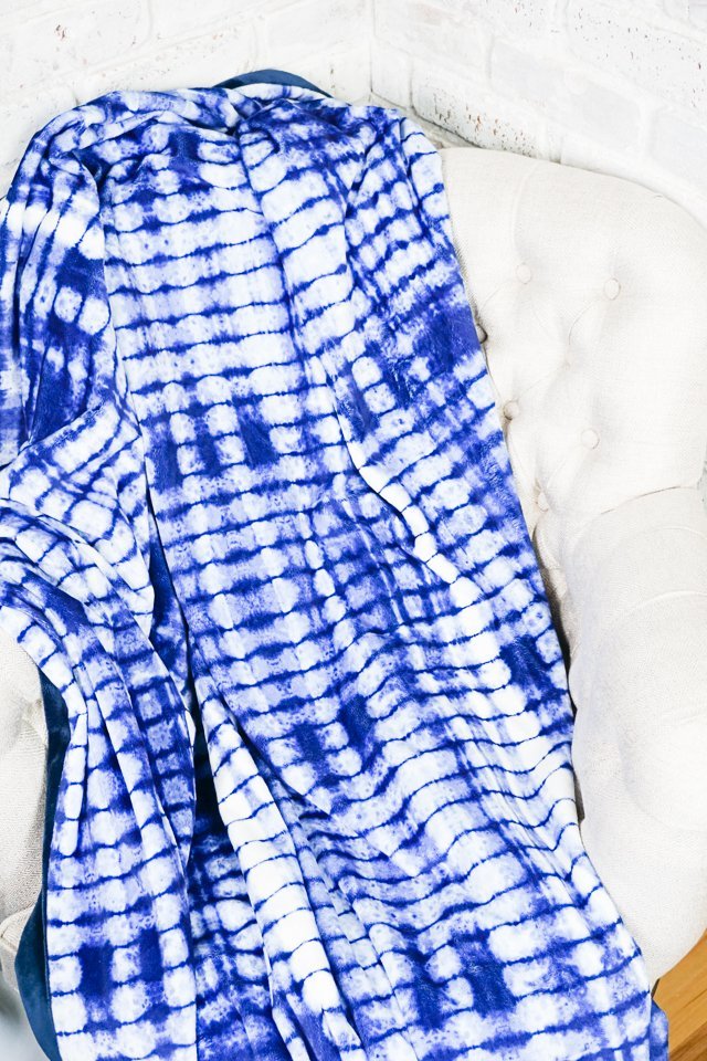 How to Make a Blanket {30 easy DIY blankets} Adventures of a DIY Mom