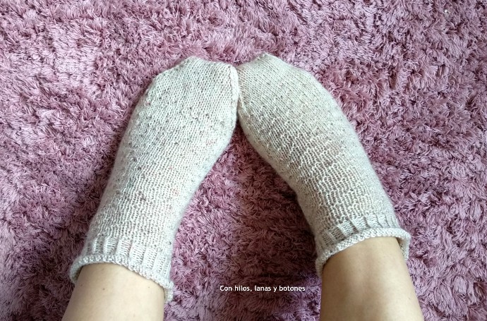 Con hilos, lanas y botones: Glastonbury Socks (patrón de Arantxa Casado, @north.knitter)