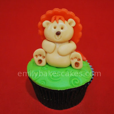 lion cupcake