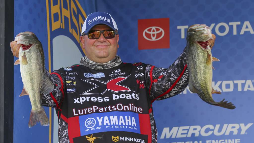 IBASSIN 2020 Bassmaster Elite Lake Eufaula Day 1 Bill Lowen Slams Lead