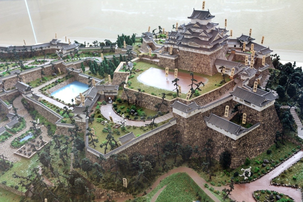 Сюккэйэн хиросима. Подойдя к крепости японцы решили взять ее. Замок мацумото (черного ворона). Япония замок химэдзи рисунок. Осака замок 1945.