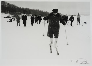 Fidel Aprendiendo a Esquiar en Rusia (1962) by Korda