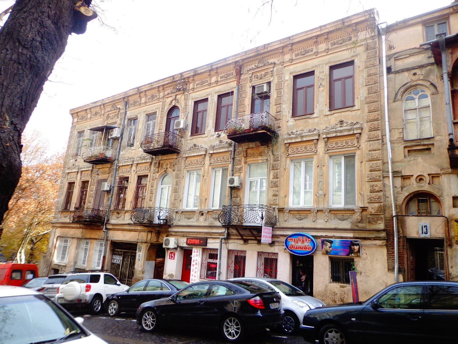 андрес де фонойоса берлин. черный бассейн для дома. андрес де фонойоса бумажный дом. пе́дро ало́нсо актер. педро алонсо берлин.