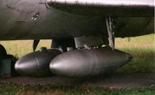 В большинстве случаев перехватчики Су-9 выполняли полеты с двумя дополнительными подфюзеляжными баками