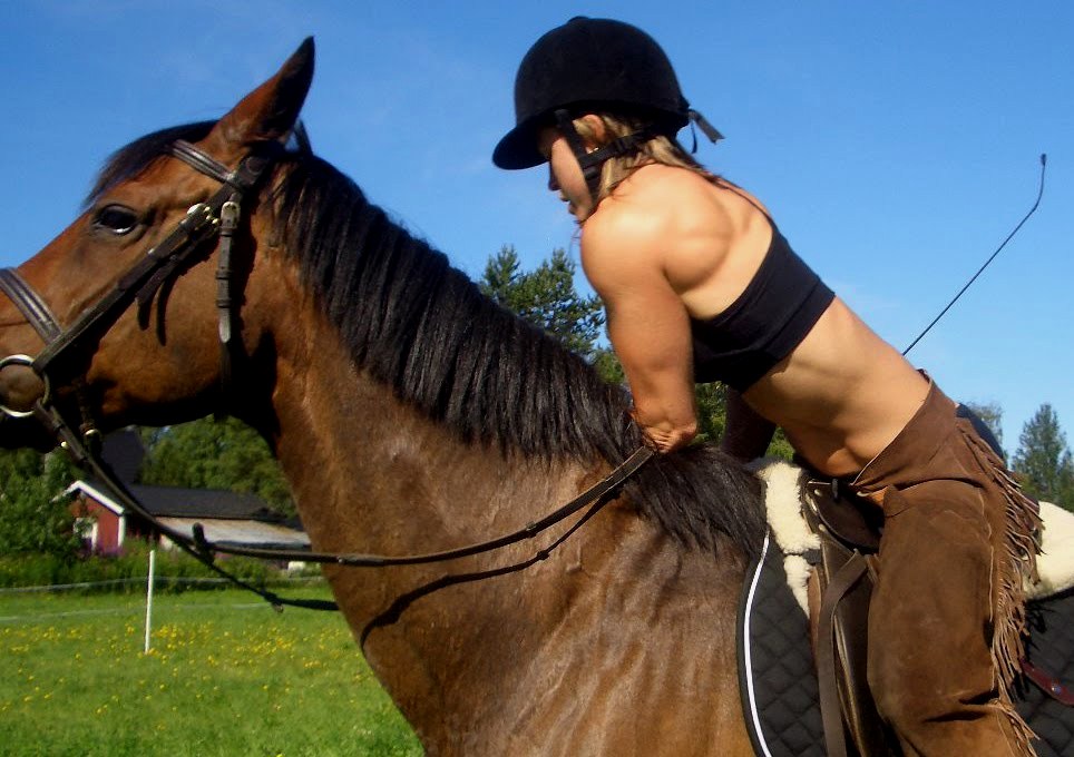 girles horse ride.