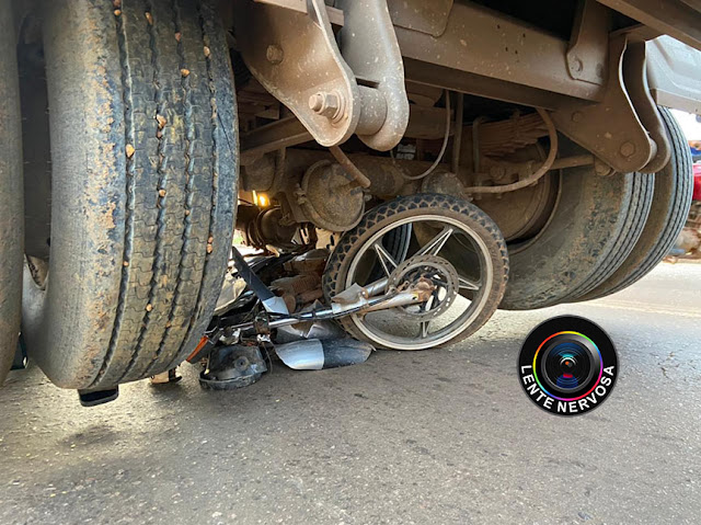 Motociclista fica ferido ao ser arrastado por carreta na Avenida Imigrantes